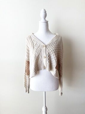 American Eagle Outfitters Cream & Tan Knit Cropped Sweater Size M